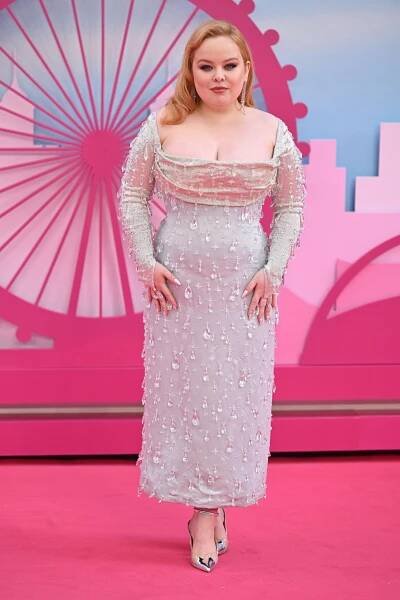 Módní ikona z Bridgertonových: Nicola Coughlan se postavou vymyká hollywoodskému standardu