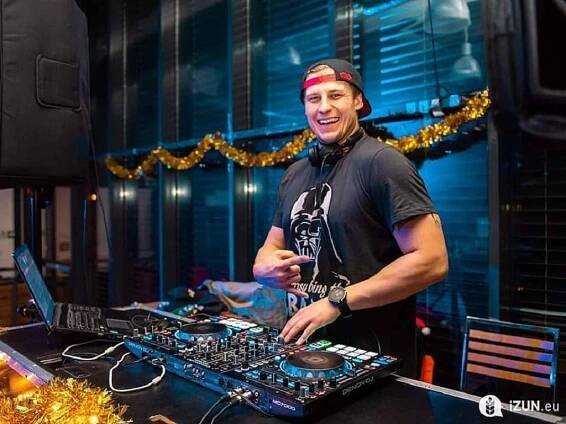 DJ ZEEKEE