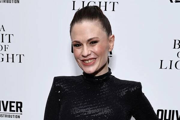 Anna Paquin 'extraordinarily touched' by fans' concern over cane