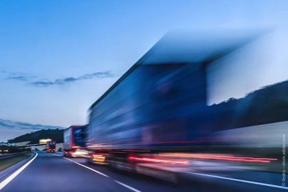 Omezení rychlosti nákladních vozidel na 85 km/h. Má to smysl?
