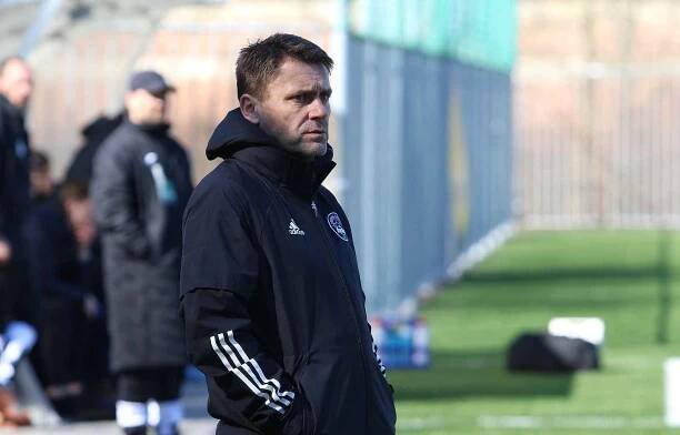 Fotbalisté Zlína B (žluté dresy) se v 19. kole MSFL utkali doma na Vršavě s Vratimovem.