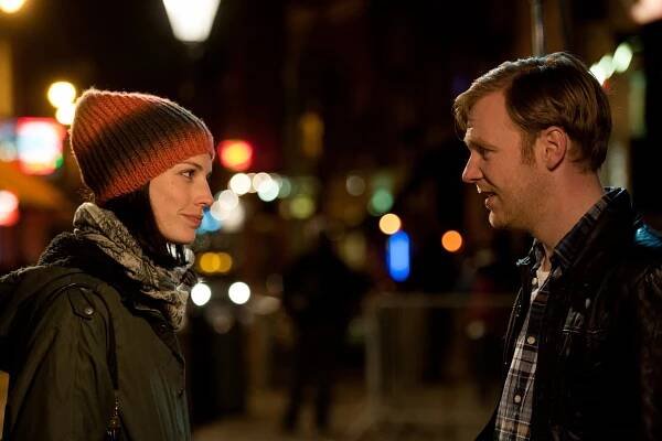 Odložený let - Z filmu - Jessica Paré, Brian Gleeson