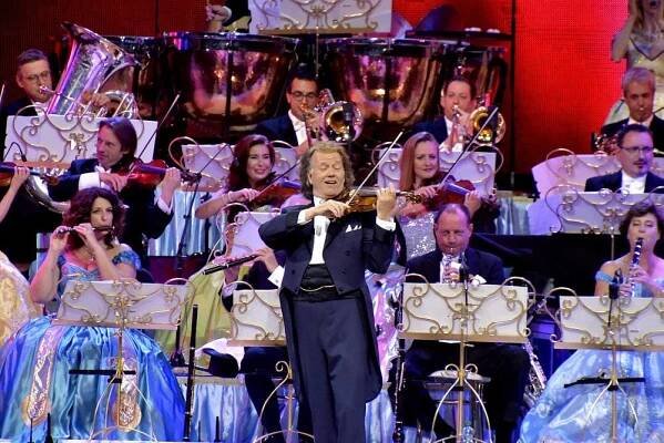 Král valčíků opět v Praze: André Rieu a jeho orchestr zahráli v O2 areně