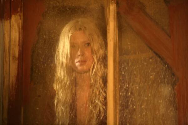 Krvavý potok - Z filmu - Emma Booth