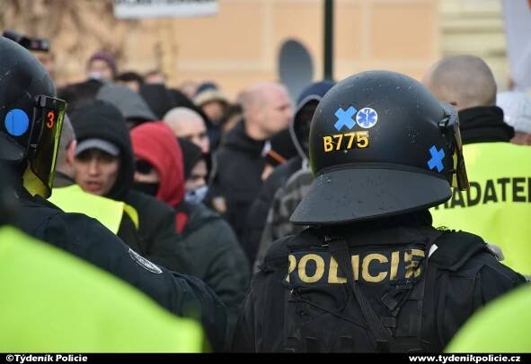 Sobotní demonstrace se v Praze, až na drobné potyčky, obešly bez problémů | Týdeník Policie