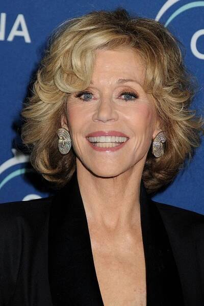 Kam se poděl její výstavní chrup z červeného koberce? Vždy dokonalá Jane Fonda ho asi nechala ve skleničce