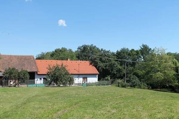 Soubor:Heřmanice, Bučovice, náves (2018-07-03; 04).jpg