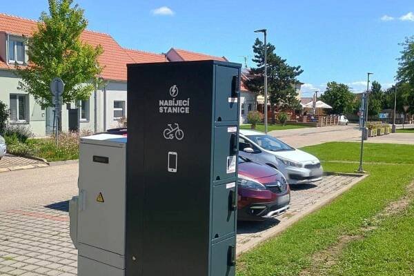 Nabíjecí stanice pro elektrokola a mobilní zařízení Etron Czech s.r.o. foto 1