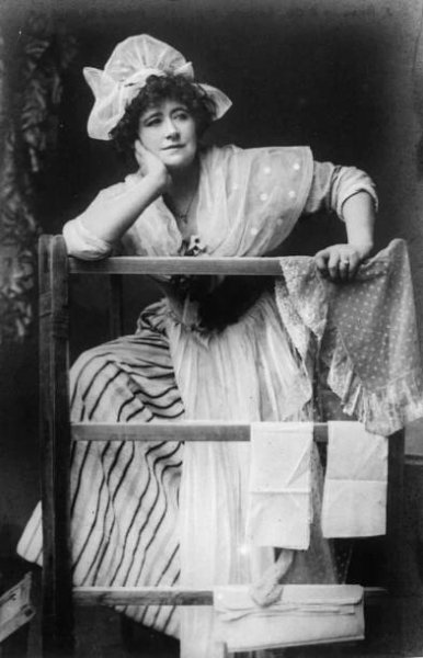 Ellen Terry, Who Made Her Stage Debut At Nine Years Old, Received Particular Acclaim For Her Shakespearian Roles.