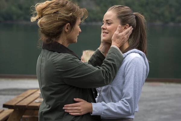 Bez poskvrny - Přetvářka - Z filmu - Lena Endre, Susanne Boucher