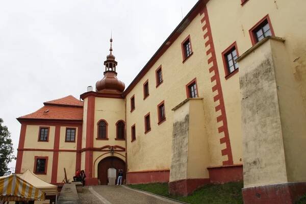 Aukce bezdružického zámku za 60 milionů skončila fiaskem. Stát to zkusí znovu