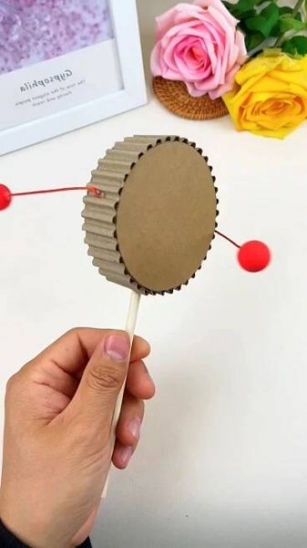 Obsahuje obrázek: Cardboard Drum Craft
