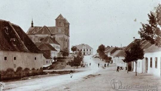 Náměstí v roce 1914.jpg