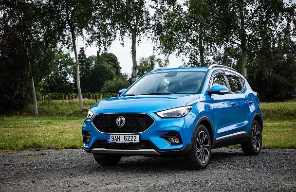 SUV z Číny s britskou značkou cílí na fanoušky Kamiqu i Dacií. MG ZS je levné a někde i laciné
