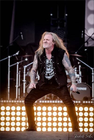 MÖTLEY CRÜE, DEF LEPPARD - 2. 6. 2023, Praha, Letiště Letňany | Spark Rock Magazine