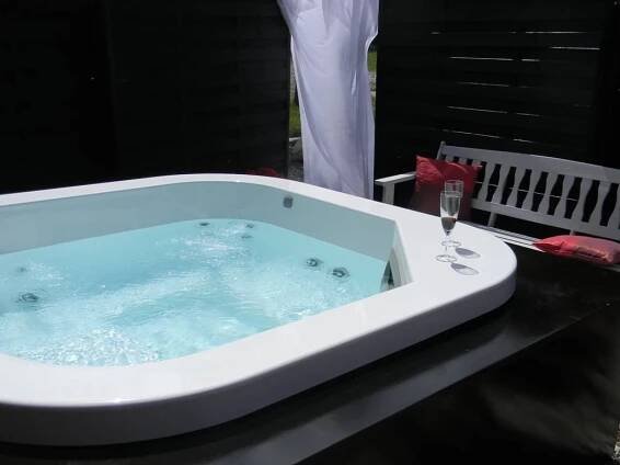 HolidaySkyPark – apartament z jacuzzi pod gwiazdami