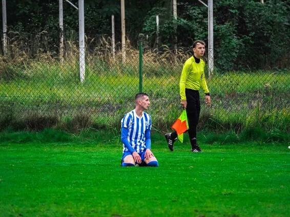 9. kolo krajského přeboru: FC Chotíkov 1932 - FK Okula Nýrsko (na snímku fotbalisté v modrobílých dresech) 2:1 (2:1).