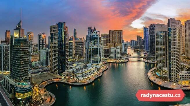 Dubajská Marina při západu slunce