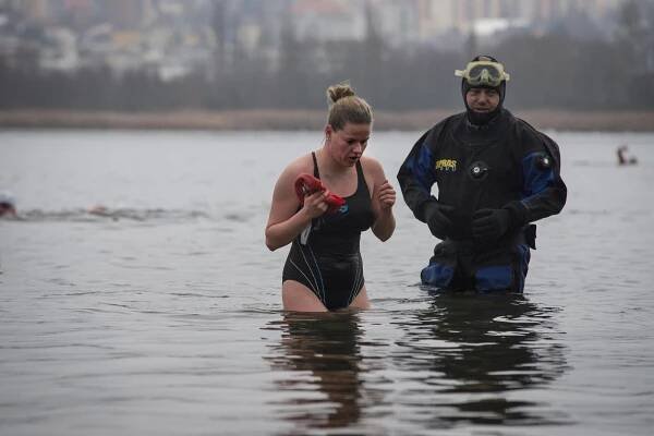 FOTO, VIDEO: Otužilcům na Boleváku tleskaly stovky diváků
