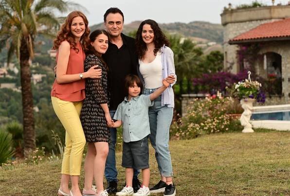 Bengü Ergin, Nehir Gökdemir, Kutsi, Emir Kaan Özkan, Ezgi Şenler - Üvey Anne - Episode 1 - Z natáčení