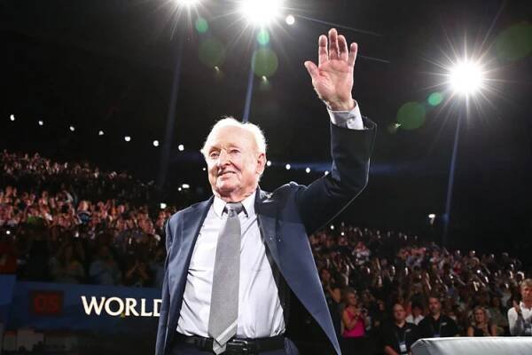 Tennis legend Rod Laver takes a bow on the final day of Laver Cup 2019. Photo by Clive Brunskill/Getty Images for Laver Cup