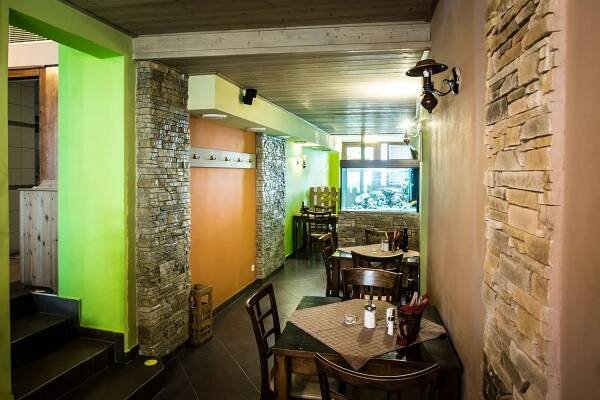 Házená pizza v restauraci blízko centra Brna, možno i s sebou