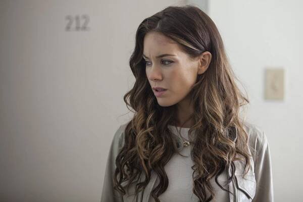 Dominion - Broken Places - Z filmu - Roxanne McKee
