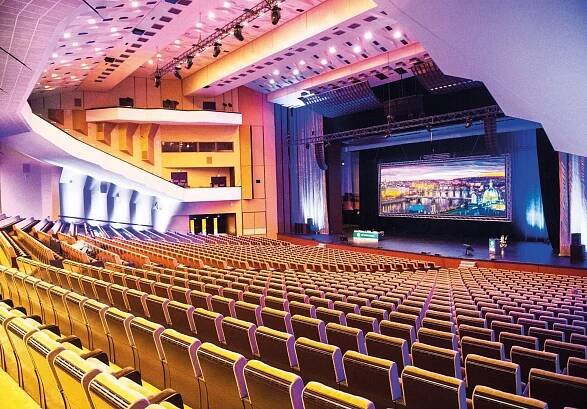 Foto: Nenáviděný i obdivovaný Palác kultury je vybavený jako "komunistický" mrakodrap