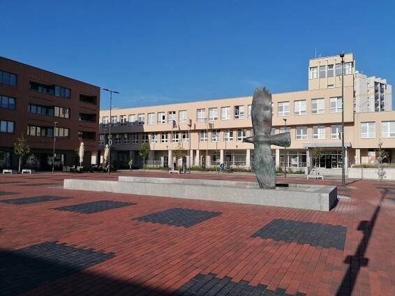 Fotografie - Fontána se sochou orla na náměstí v Orlové - 18.10.2023