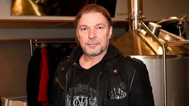 Zpěvák Petr Kolář se živil jako hospodský i truhlář. Za kariéru vděčí Karlu Svobodovi