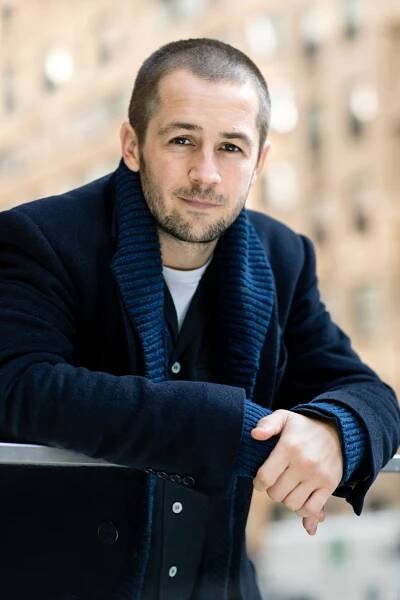 1-HDM119918elle-michael-angarano-6930.jpg