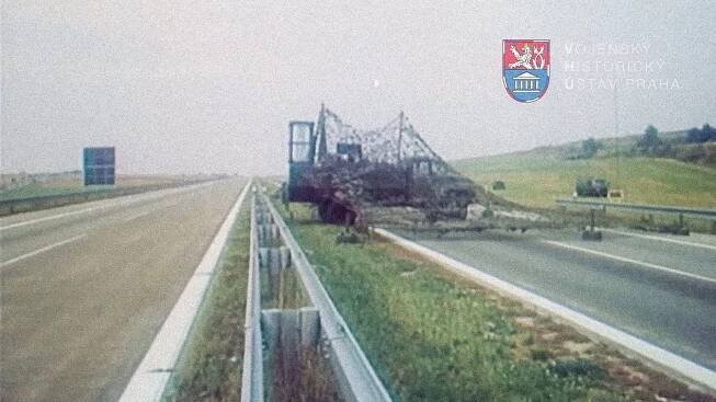 V Česku mohou na dálnici přistát vojenské stíhačky. Které úseky jsou záložní letiště?