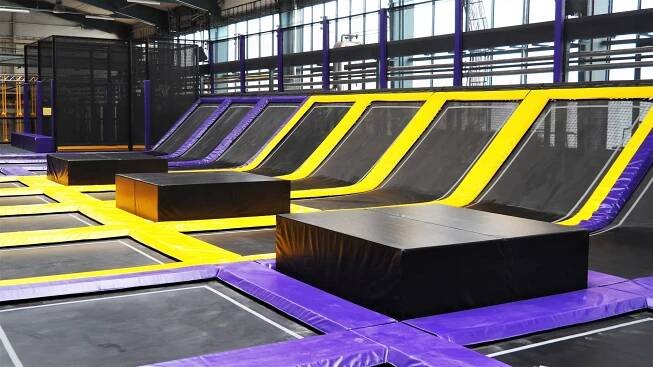 Zábavný JumpPark Brno: hodinový vstup na trampolíny pro děti i dospělé