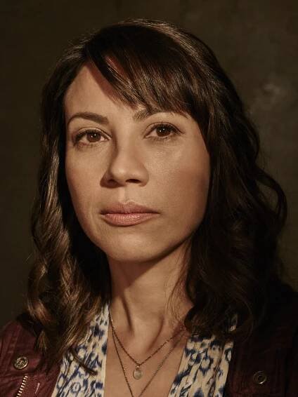 Elizabeth Rodriguez - Živí mrtví: Počátek konce - Série 1 - Promo