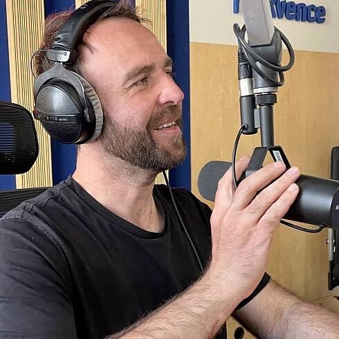 Albert Čuba: Vtipy Tří Tygrů píše sám život jménem Robin Ferro. Štěpán to potom s patřičnou omáčkou vypráví | Host Frekvence