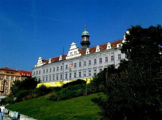 Fotogalerie: Historický obrázek původní podoby Vršovického zámečku.