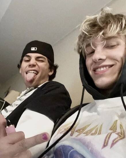 Johnny and Gibsie - Boys of Tommen | Foto di ragazzi, Gibson, Libri