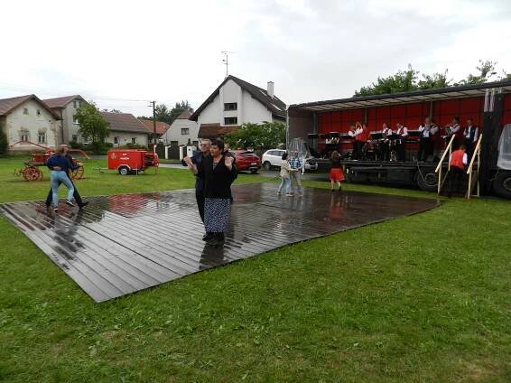 Poděšín střeží dobrovolní hasiči už sto dvacet let. Slavili i navzdory dešti