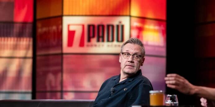 Herec v talkshow objasnil, jakému rodinnému byznysu se s manželkou věnují.