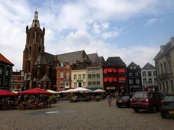 Shop 'til You Drop in Roermond - Nila Tanzil