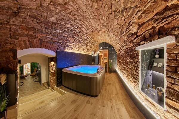 Jacuzzi_lodge