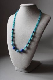 K27. krásný korálkový náhrdelník modrá barva délka 48 cm