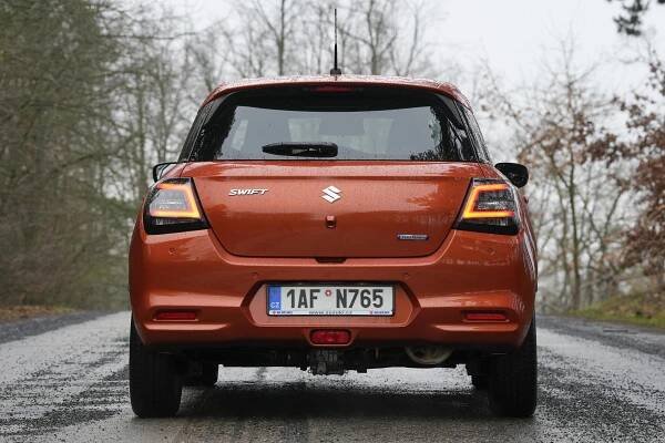 Test Suzuki Swift s pohonem předních i všech kol: Charakterně staromódní všeuměl