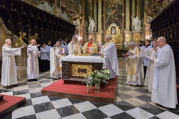 FOTOGALERIE: Návštěva generálního představeného jezuitského řádu v ČR - Církev.cz | Zprávy