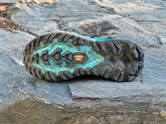Hoka Mafate 5 in blue sole