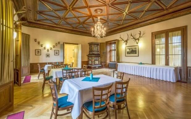 Moravský kras stylově: Romantický pobyt na Zámku Křtiny se snídaní nebo polopenzí a welcome drinkem + dárek - Obrázek 2