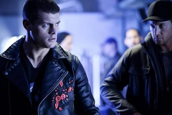 Arrow - Ctěte otce své - Z filmu - Cody Rhodes