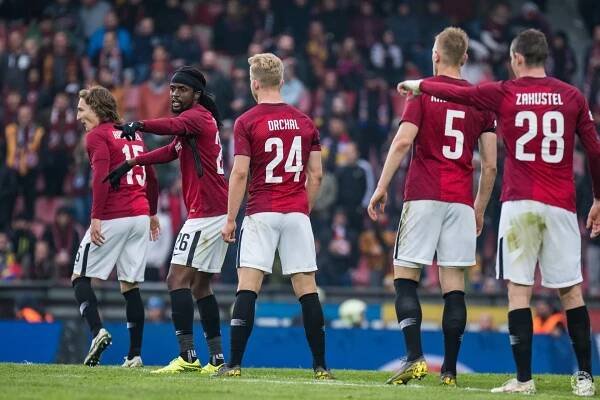 První zápas nadstavby vítězný | sparta.cz