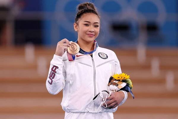 Olympic Gymnast Suni Lee Gained 45 Lbs. Due to Kidney Illness: 'My Eyes Were Swollen Shut'