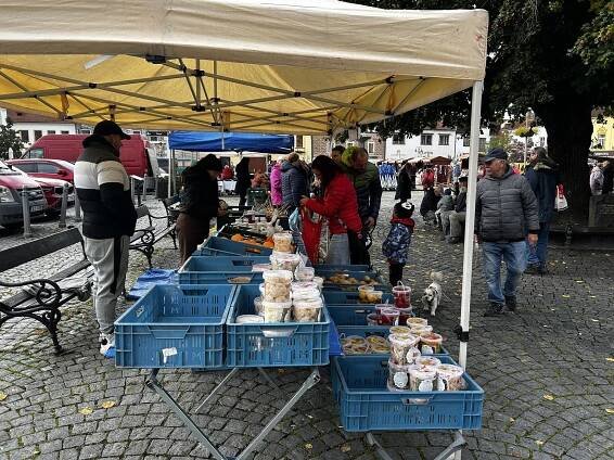 V Sušici v sobotu vrcholily farmářské trhy, k mání bylo ovoce, víno i džemy